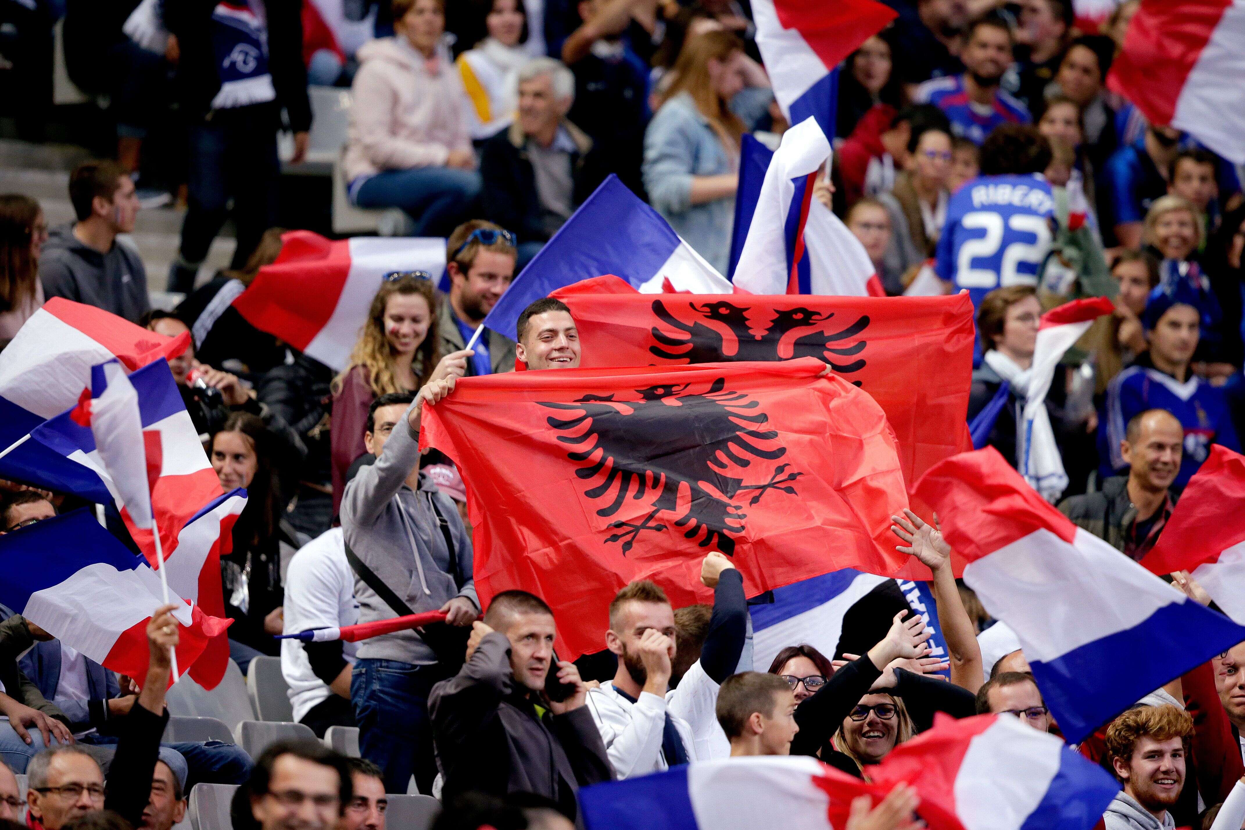 Des supporters de l'Albanie au Stade de France pour le match France-Albanie, le 7 septembre 2019