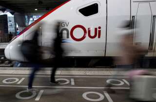 La SNCF va bientôt proposer de payer ses billets de train en plusieurs fois (Photo d'un TGV InOui de la SNCF en mars 2021 par REUTERS/Gonzalo Fuentes)