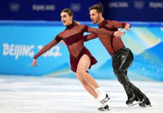 Les patineurs français Gabriella Papadakis et Guillaume Cizeron lors de de l'épreuve de danse rythmique, le samedi 12 février aux Jeux olympiques de Pékin.