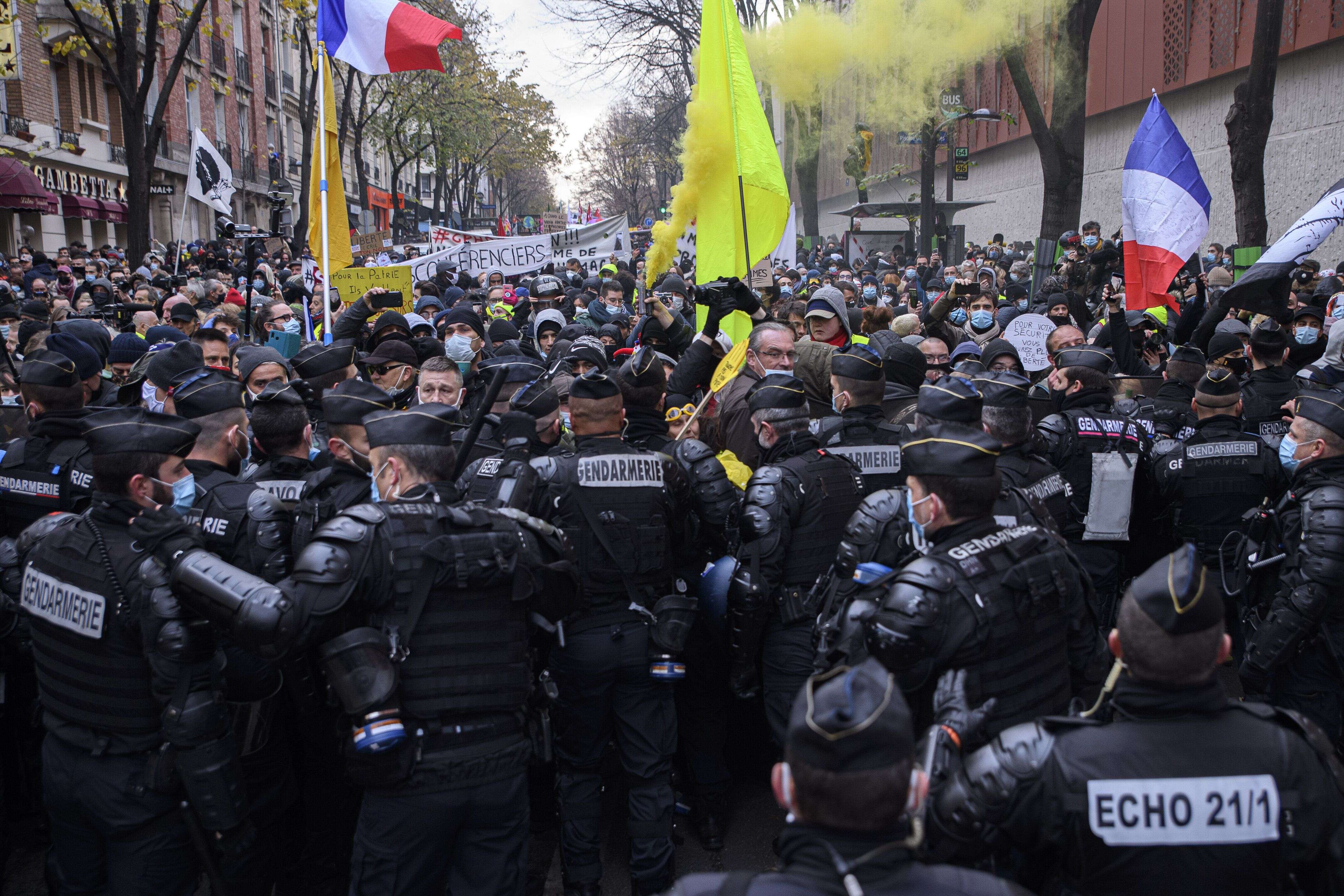 Les forces de l'ordre le 5 décembre 2020 à Paris lors d'une manifestation contre la proposition de loi sécurité globale (Photo Julien Mattia/Anadolu Agency via Getty Images)