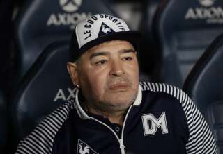 Huit jours après son opération à la tête, Maradona est sorti de l'hôpital. Photo prise en Argentine en mars 2020 par ALEJANDRO PAGNI/AFP via Getty Images)