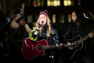 Madonna improvise un concert surprise pour Hillary Clinton, elle-même en plein concerts de Bruce Springsteen et Lady Gaga pour son dernier jour de campagne