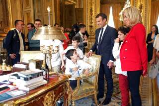 Brigitte Macron n'a toujours pas de rôle officiel, mais on sait à quoi ressemble son bureau