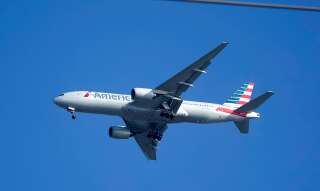 Un Boeing 777 d'American Airlines alors qu'il se prépare à atterrir à l'aéroport international de Miami, le 27 janvier 2021.