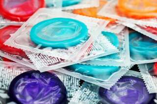 Journée mondiale contre le Sida: que répondre à un partenaire qui ne veut pas mettre de préservatif ?