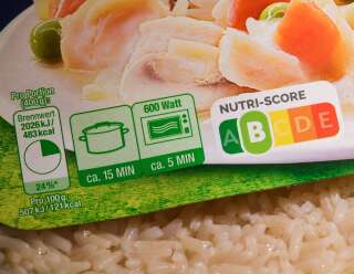Le Nutri-score, qui note sur une échelle de couleurs, du vert au rouge, et de lettres, de A à E, la qualité nutritionnelle de nos aliments, pourrait s'imposer dans toute l'Europe. (Photo par Patrick Pleul/picture alliance via Getty Images)