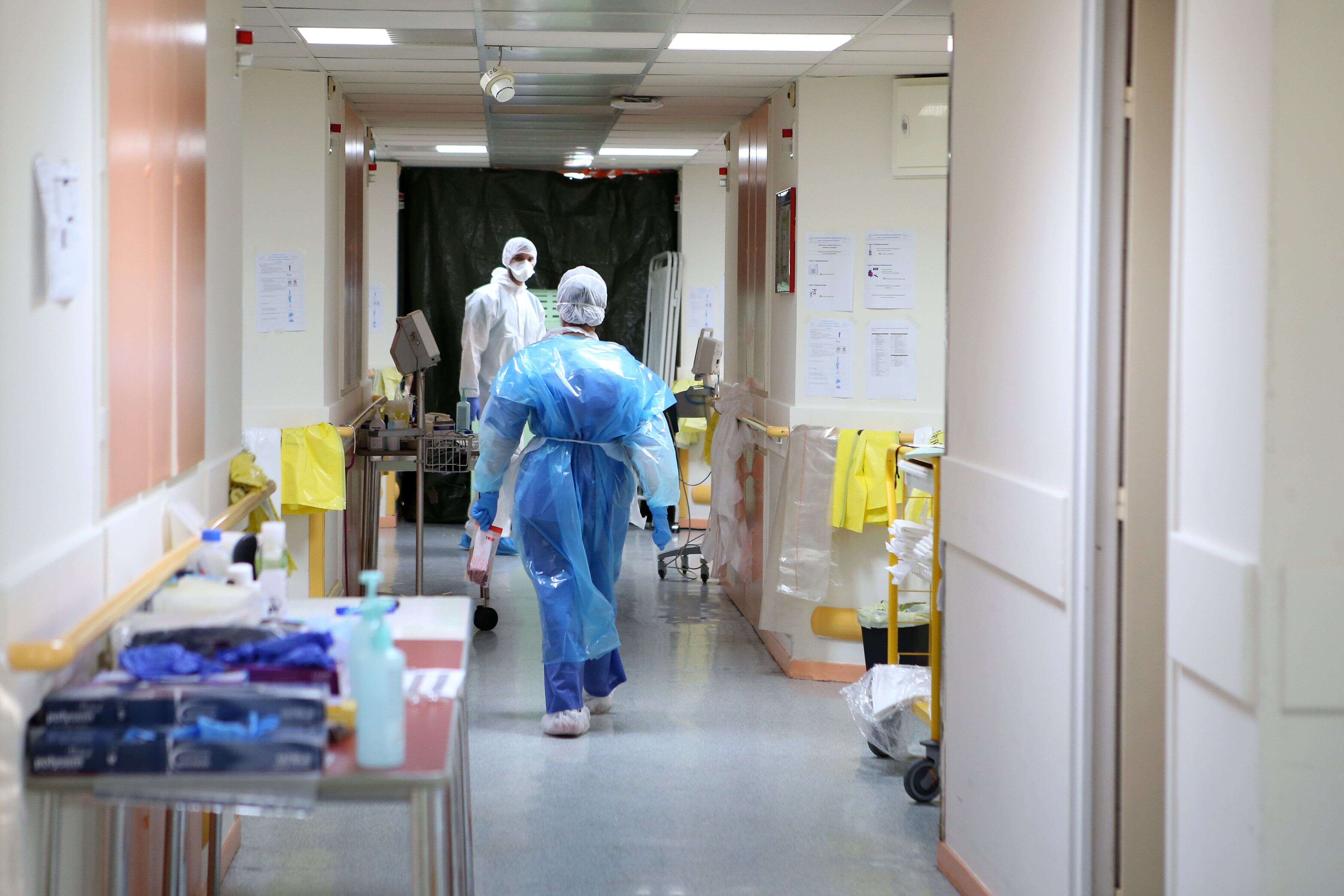 Des infirmières dans la zone Covid-19 de l'hôpital Eugénie d'Ajaccio, le 23 avril 2020.