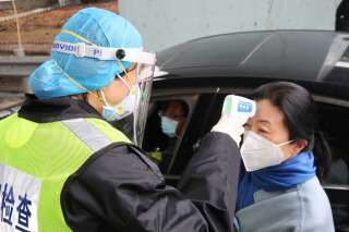 Les autorités chinoises multiplient les contrôles face à l'épidémie du nouveau coronavirus.