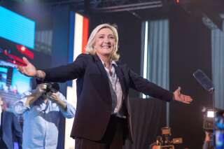 Marine Le Pen lors d'un meeting à Aras, le 21 avril 2022  (Photo by Sebastien Courdji/Xinhua via Getty Images)
