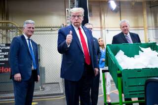 Donald Trump, lors de sa visite d'une usine de masques sanitaires à Phoenix, en Arizona, le 5 mai 2020.