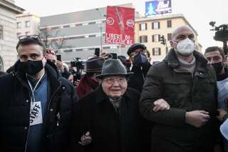 Luc Montagnier lors d'une manifestation contre le pass sanitaire à Milan (Italie), le 15 janvier 2022