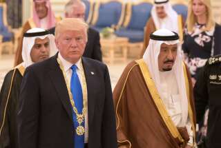 Donald Trump et le roi Salmane d'Arabie saoudite, qui assure la présidence tournante du G20 (ici en mai 2017 à Riyad), devraient évoquer le prix du pétrole lors de ce sommet.