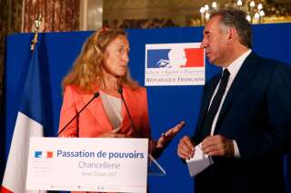 Revivez la passation de pouvoir entre François Bayrou et Nicole Belloubet