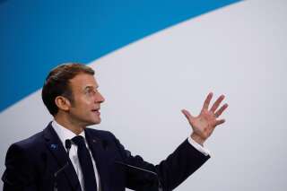 Le President Emmanuel Macron s'exprime lors d'une session plénière au début du Forum de Paris sur la paix, à Paris, France, le 11 novembre 2021.