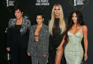 Kris Jenner, Kourtney Kardashian, Khloe Kardashian et Kim Kardashian le 10 novembre 2019 lors de la 45e édition d'E! People's Choice Awards à Santa Monica, en Californie.