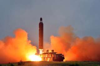 La Corée du Nord teste un nouveau moteur de fusée, alors que le secrétaire d'État américain Rex Tillerson est en visite en Chine