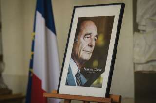 Un portrait de Jacques Chirac placé à l'entrée de l'Élysée le 28 septembre 2019.