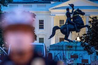Ils voulaient déboulonner une statue face à la Maison Blanche, quatre hommes inculpés