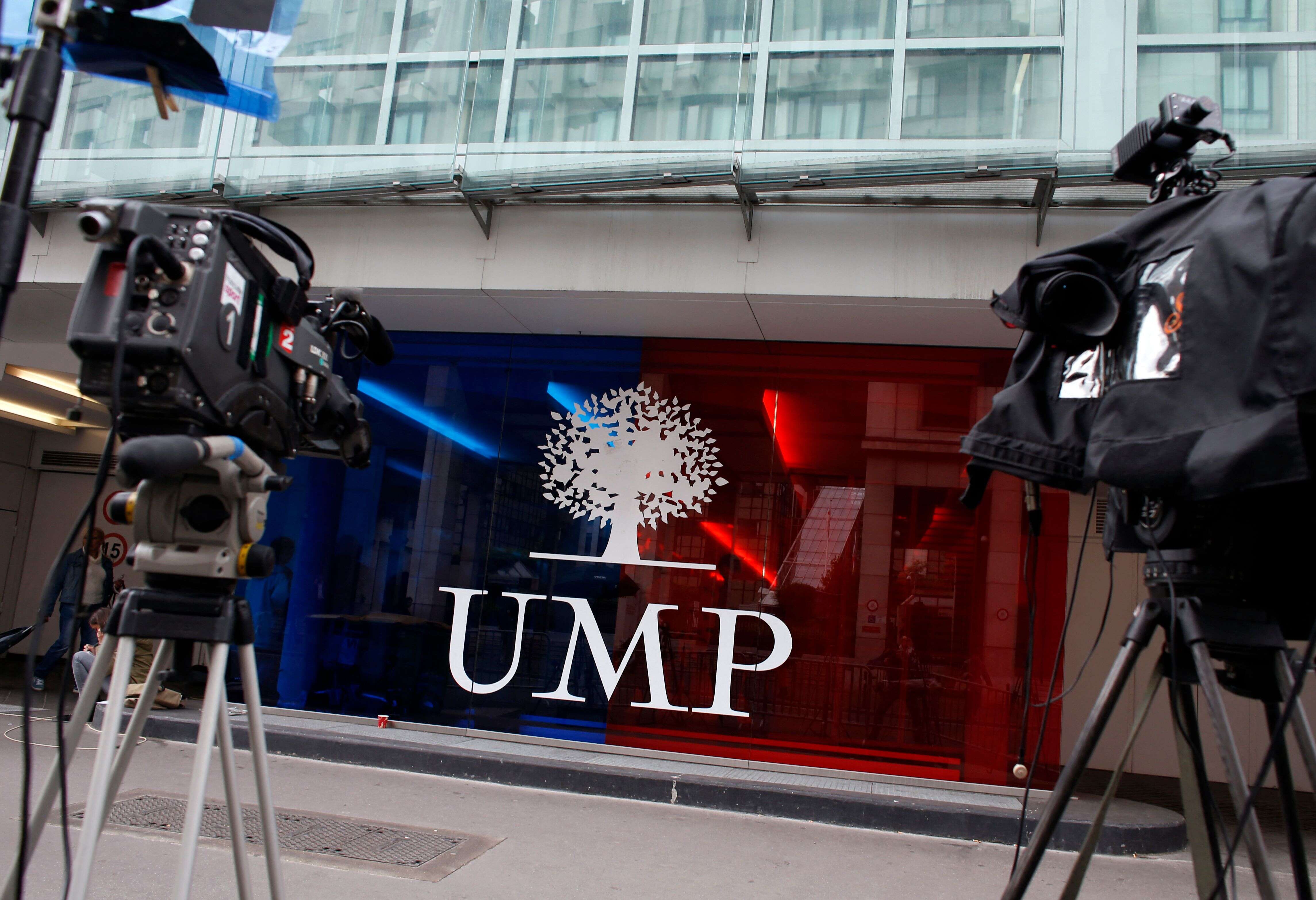 Le siège de l'UMP rue de Vaugirard, cerné de caméra de télévision en plein scandale Bygmalion en mai 2014