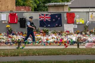 Des centaines de Néo-Zélandais contactent la police pour rendre leurs armes