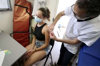 Covid-19: près de 50% de la population française entièrement vaccinée