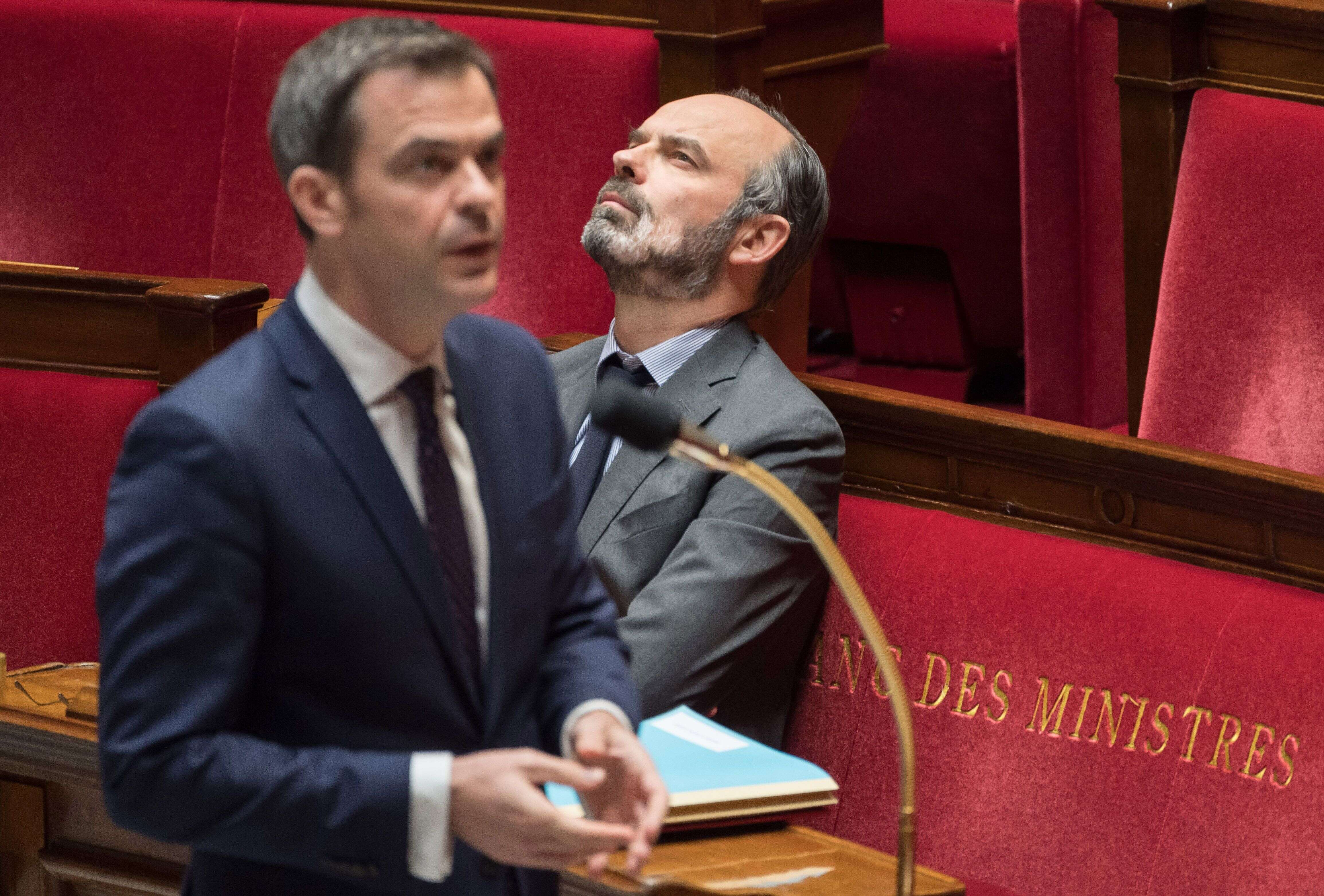 Olivier Véran et Édouard Philippe à l'Assemblée nationale le 24 mars 2020.