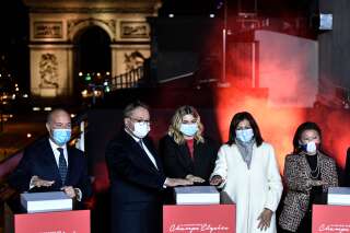 L'illumination 2020 des Champs-Élysées lancée par Louane