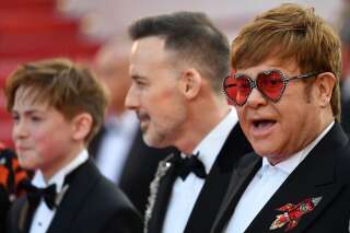 Cannes 2019: Elton John se multiplie pour la montée des marches
