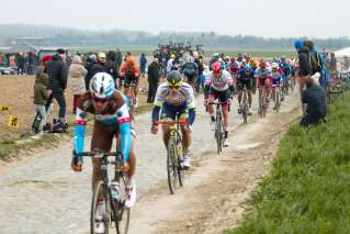 La course cycliste Paris-Roubaix reportée en octobre prochain
