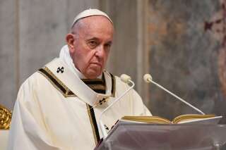 Le pape François, ici le 12 avril 2020 dans la Basilique Saint-Pierre, plaide pour l'instauration d'un revenu universel de base.