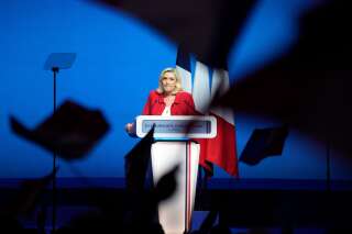 Au meeting d'Avignon, Le Pen lisse son discours pour 