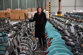 Au déconfinement, Anne Hidalgo veut encourager l'utilisation du vélo aux dépens de la voiture à Paris.