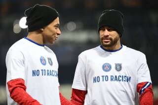 PSG-Basaksehir: banderoles et T-shirts contre le racisme avant la fin du match