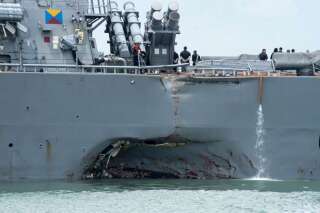 L'enfoncement causé par la collision entre les deux navires, le 21 août 2017 près de Singapour.