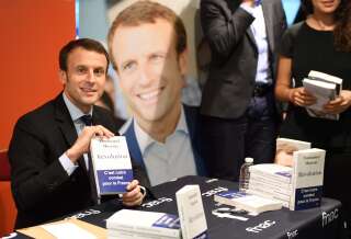 En 2016, Emmanuel Macron promettait une révolution dans son livre programme. Cinq ans plus tard, alors qu'il est candidat à sa réélection, on a relu l'ouvrage.