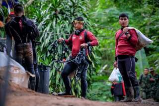 Thaïlande: un sauveteur décède en apportant de l'oxygène aux enfants coincés dans la grotte