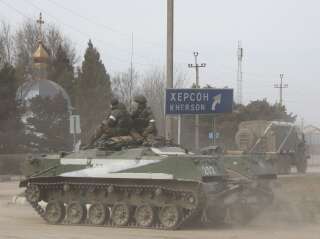 Un blindé russe en Crimée après le lancement de l'intervention militaire russe en Ukraine par Vladimir Poutine, le 24 février 2022.