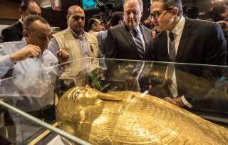 Le sarcophage du prêtre Nedjemankh, lors de son retour en Egypte en 2019.
