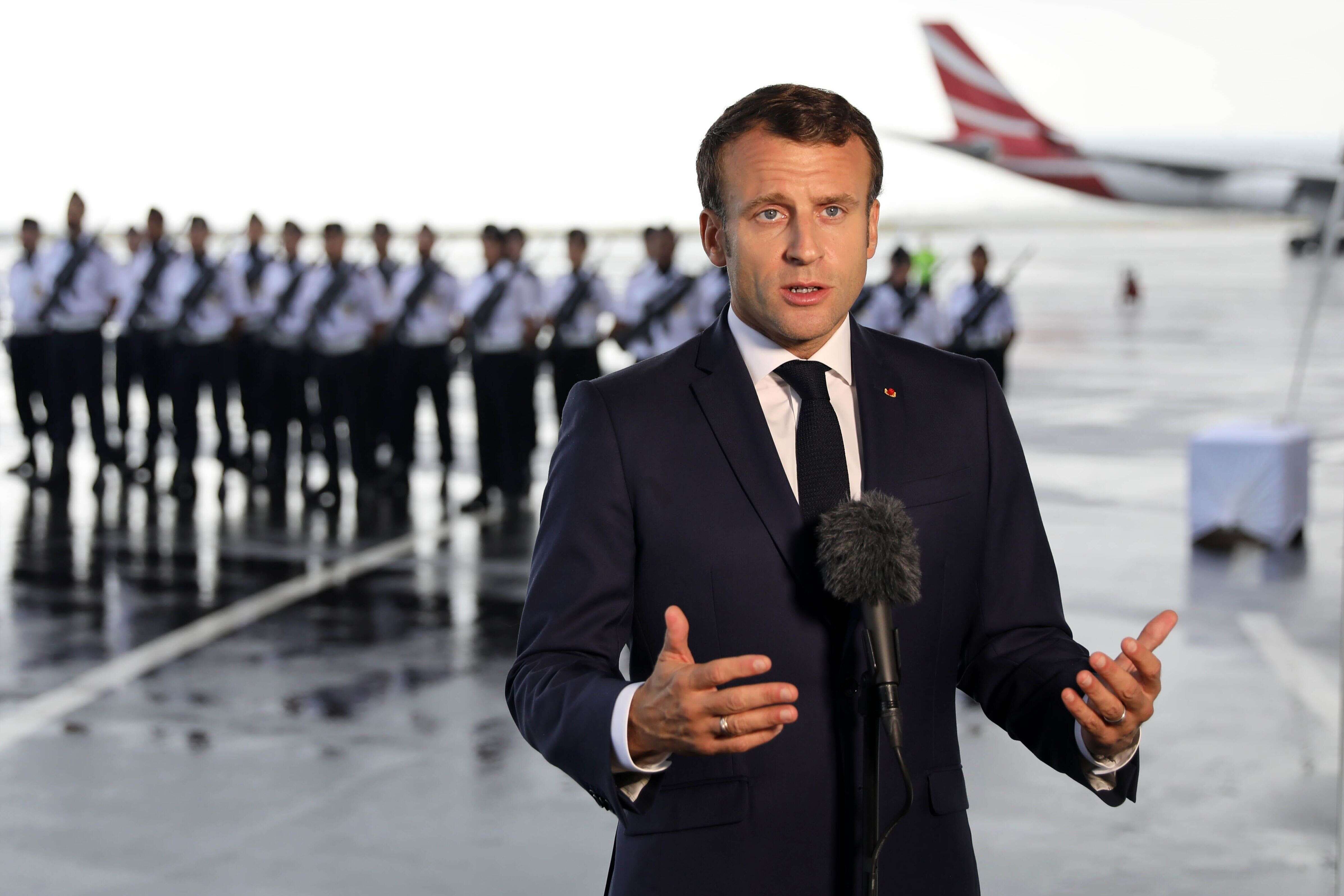 Emmanuel Macron à son arrivée à Saint-Denis de la Réunion mercredi 23 octobre