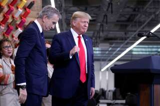 Malgré leur initiative pour l'emploi, Bernard Arnault et Donald Trump sont visés par les critique depuis la cérémonie d'inauguration de jeudi dernier.