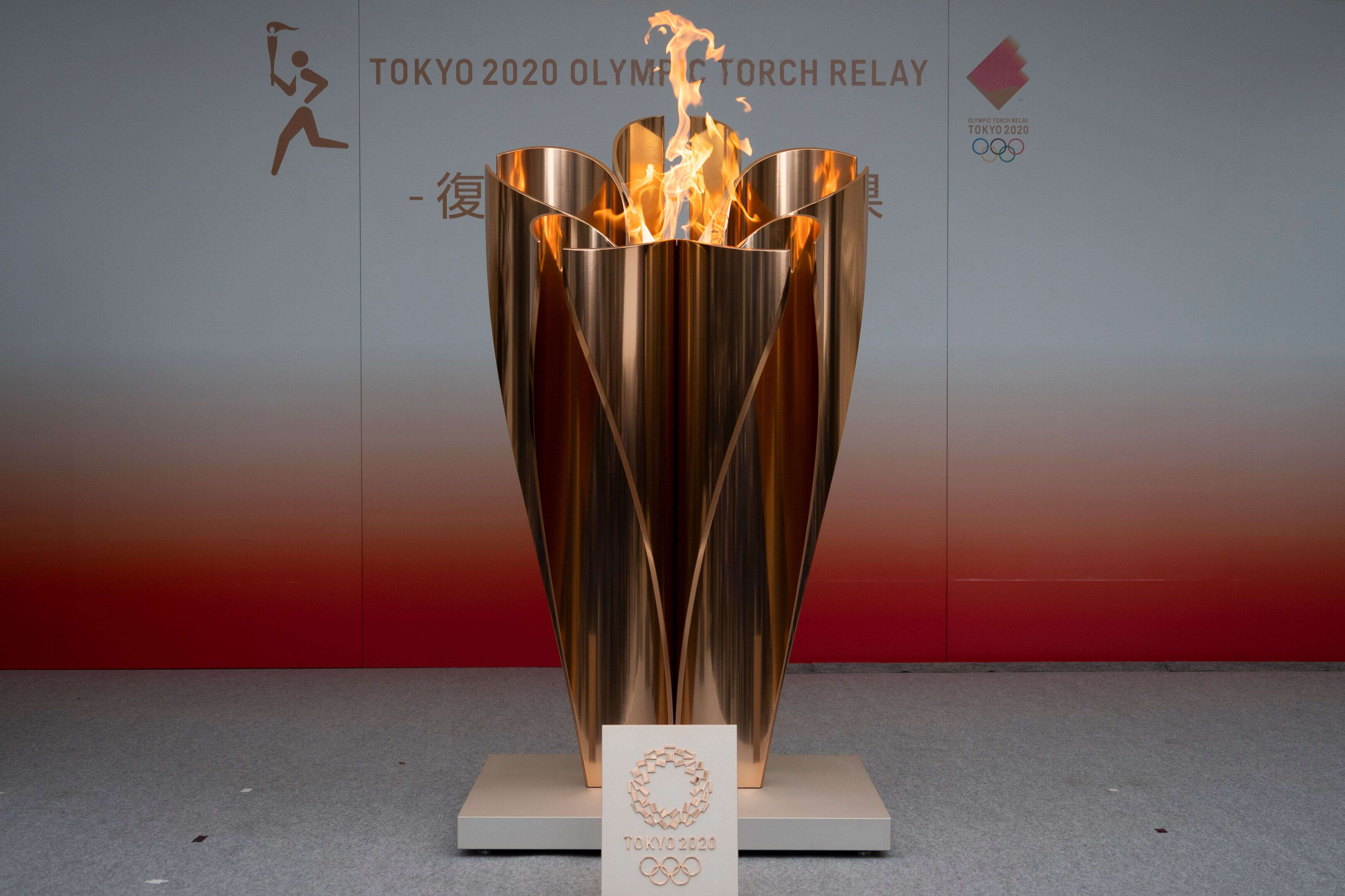La flamme olympique des JO de Tokyo exposée lors d'une cérémonie publique dans la ville de Fukushima, au Japon, le 24 mars 2020.