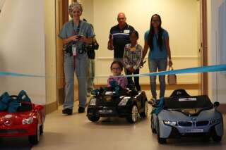 À Valenciennes, les enfants malades se conduisent au bloc opératoire en voiture électrique miniature