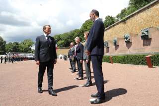 Emmanuel Macron et Édouard Philippe, ici lors de la traditionnelle cérémonie annuelle au Mont-Valérien, à Suresnes, le 18 juin 2020.