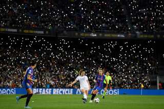(PSG-Bayern Munich et Barca-Real battent des records. Match Barça-Real Madrid football féminin le 30 mars 2022 par Josep LAGO / AFP)