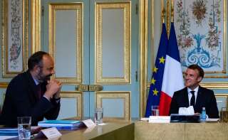 Dans son interview à la presse quotidienne régionale, le président de la République Emmanuel Macron n'a pas tranché le cas d'Édouard Philippe, alors que le remaniement devient imminent.