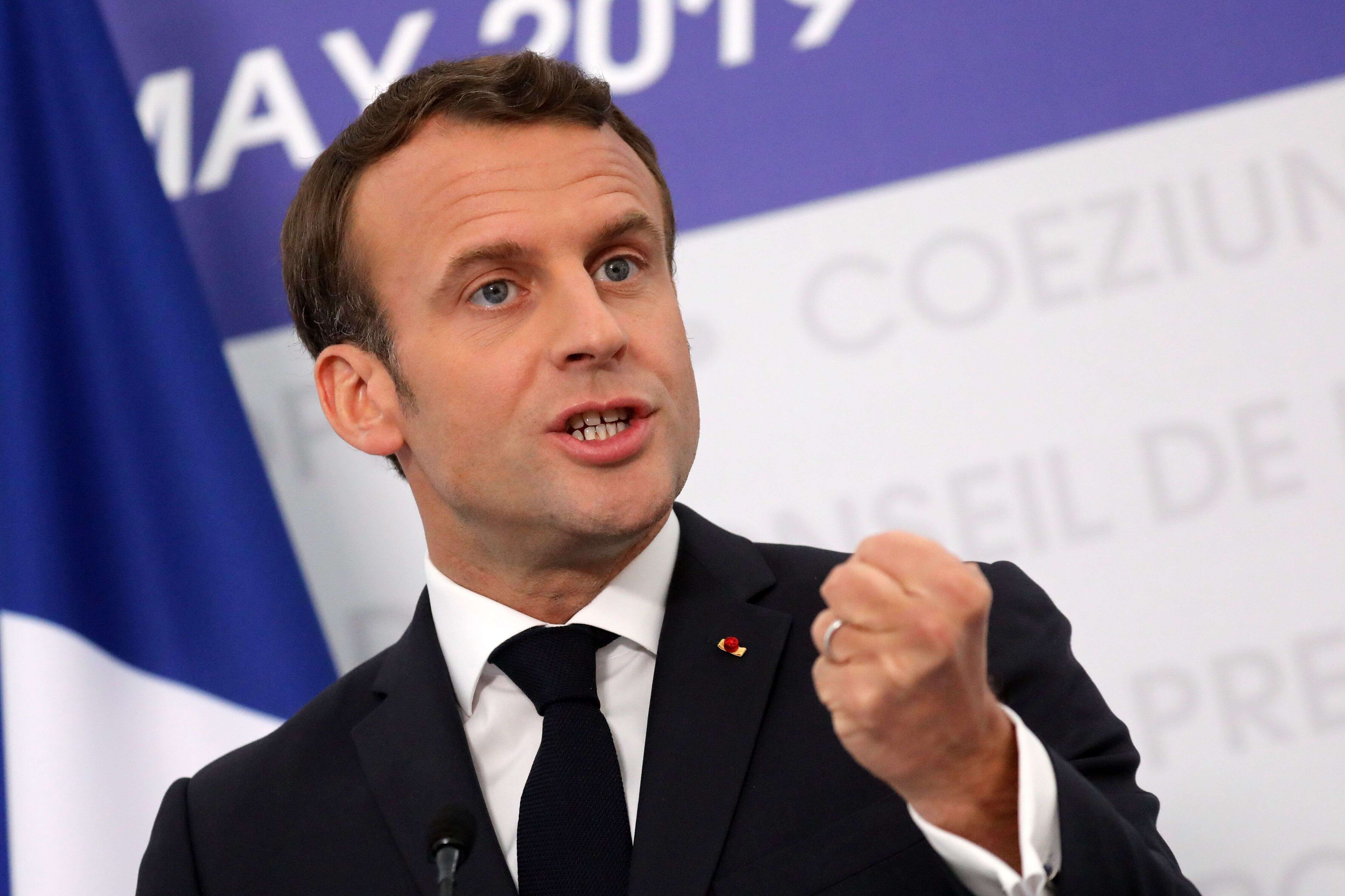 À son arrivée en Roumanie pour le sommet européen, Emmanuel Macron a affirmé avoir reçu la preuve que les armes françaises n'étaient pas utilisées contre des civils au Yémen.