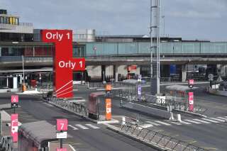 L'aéroport d'Orly, ici le 29 mars 2020, est complètement fermé depuis le 1er avril à cause de l'épidémie de coronavirus et de la baisse du trafic aérien qui a suivi.