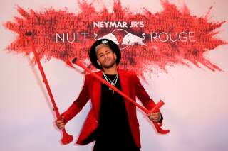 Malgré sa blessure, Neymar fête son anniversaire en grande pompe