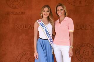 Miss France 2021 Amandine Petit et la directrice du concours Sylvie Tellier, à Roland-Garros en juin 2021.