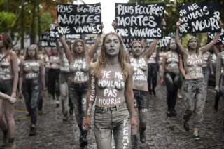 Inna Shevchenko et une centaine de Femen ont mené une grande opération contre le féminicide ce samedi 5 octobre.